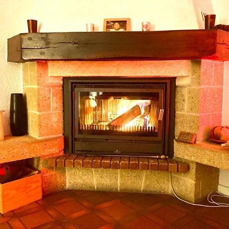 Cheerful Villa With Fireplace, Bath-Tub And Garden Noville Buitenkant foto