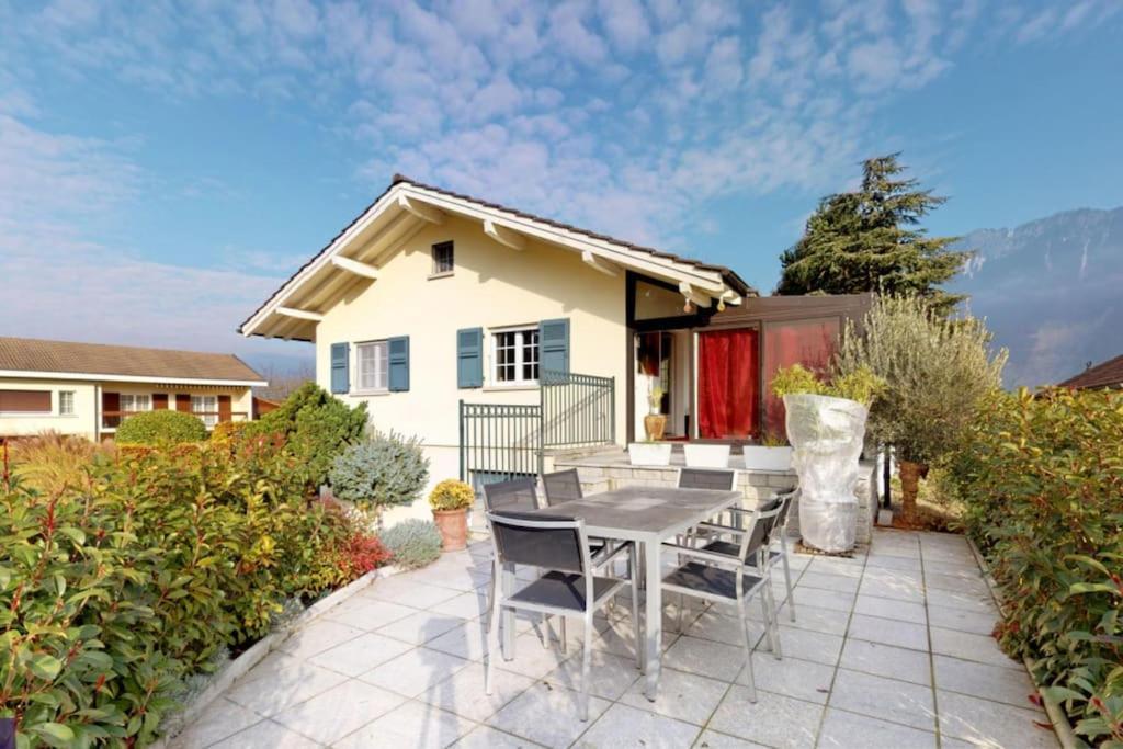 Cheerful Villa With Fireplace, Bath-Tub And Garden Noville Buitenkant foto