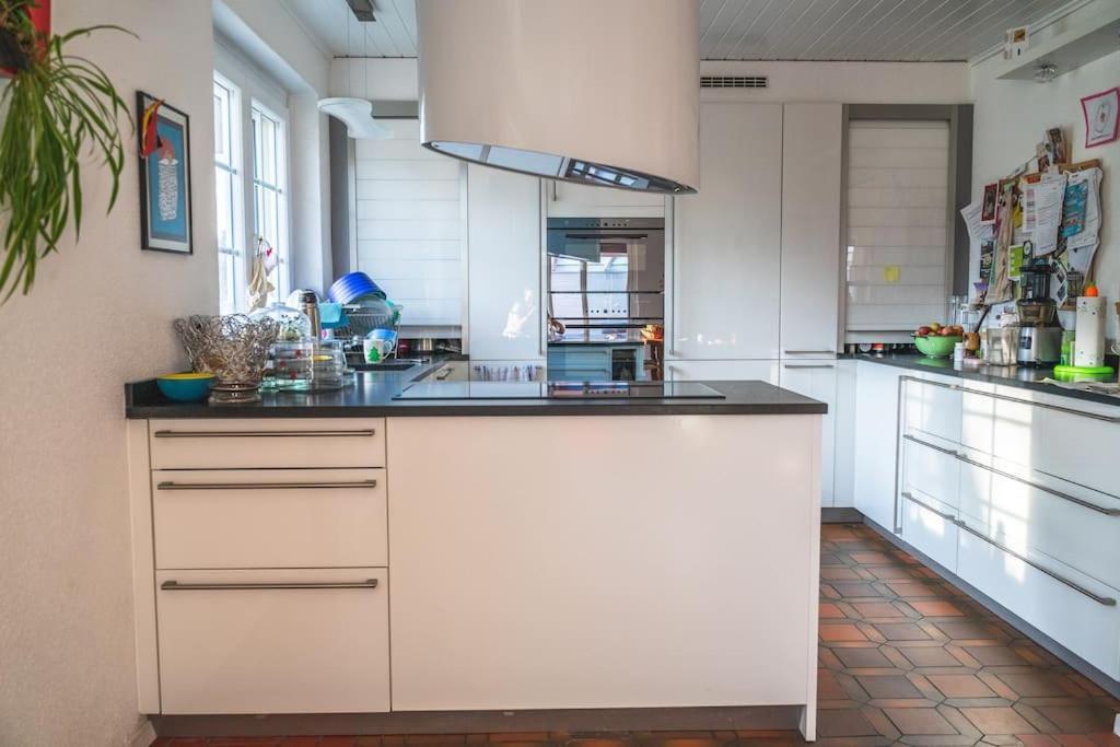 Cheerful Villa With Fireplace, Bath-Tub And Garden Noville Buitenkant foto