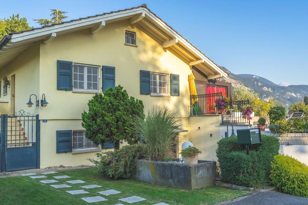 Cheerful Villa With Fireplace, Bath-Tub And Garden Noville Buitenkant foto