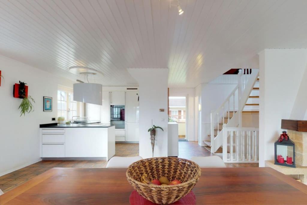 Cheerful Villa With Fireplace, Bath-Tub And Garden Noville Buitenkant foto